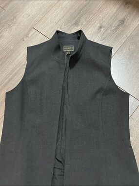 Louben II Black Sleeveless Zip-Front Blazer